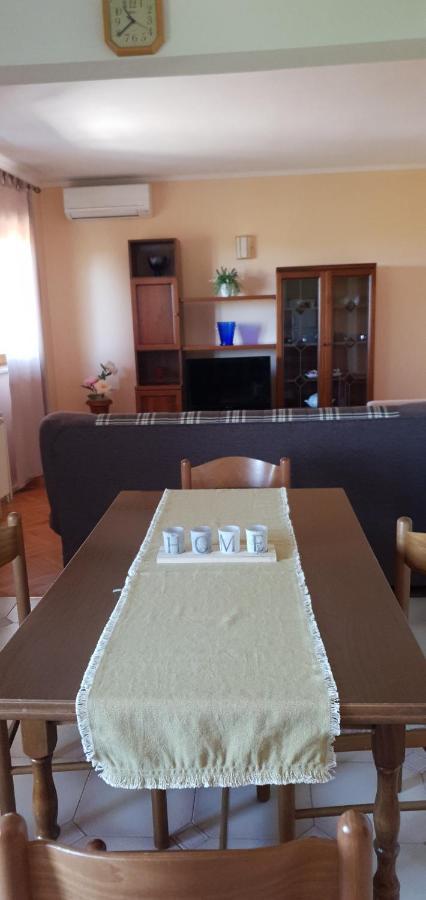 Apartman M&M Zminj ภายนอก รูปภาพ