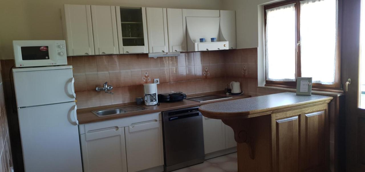 Apartman M&M Zminj ภายนอก รูปภาพ