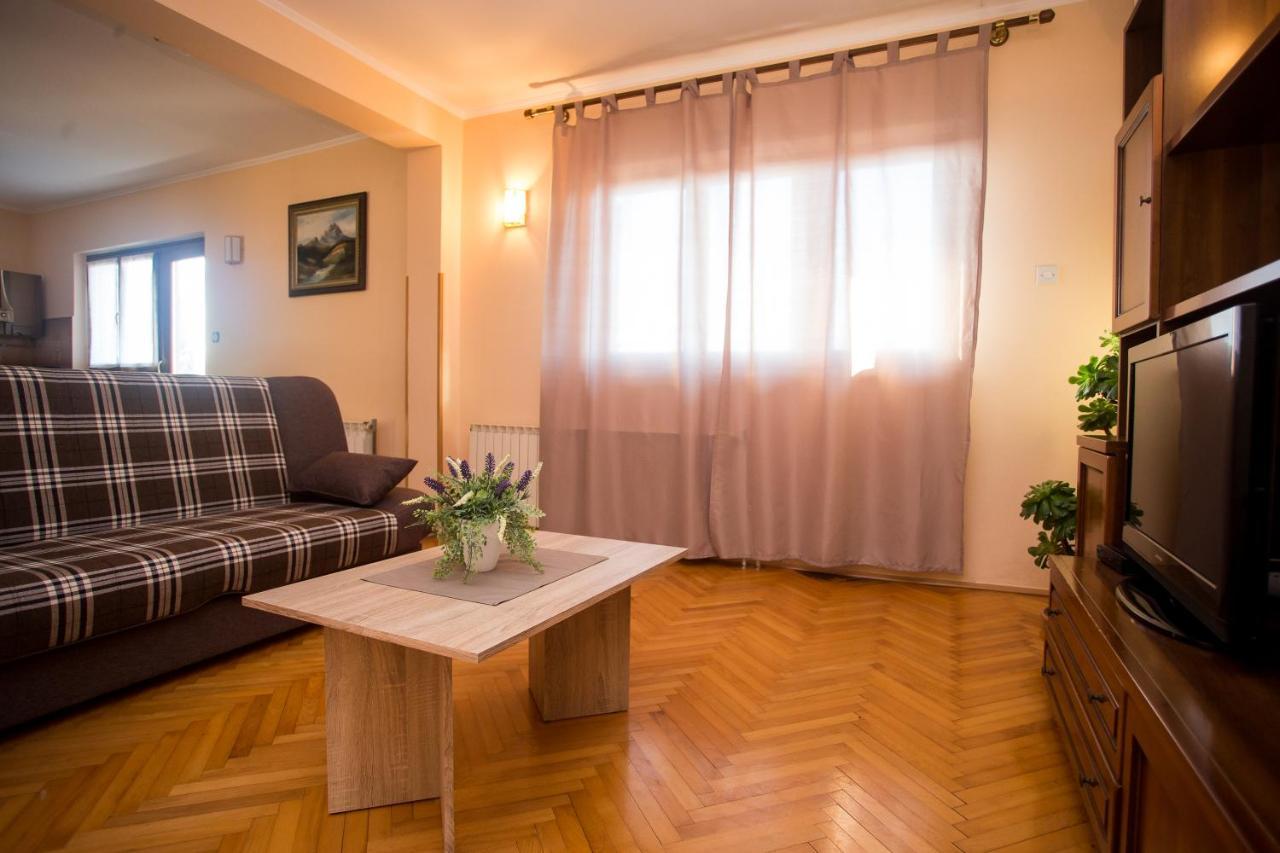 Apartman M&M Zminj ภายนอก รูปภาพ