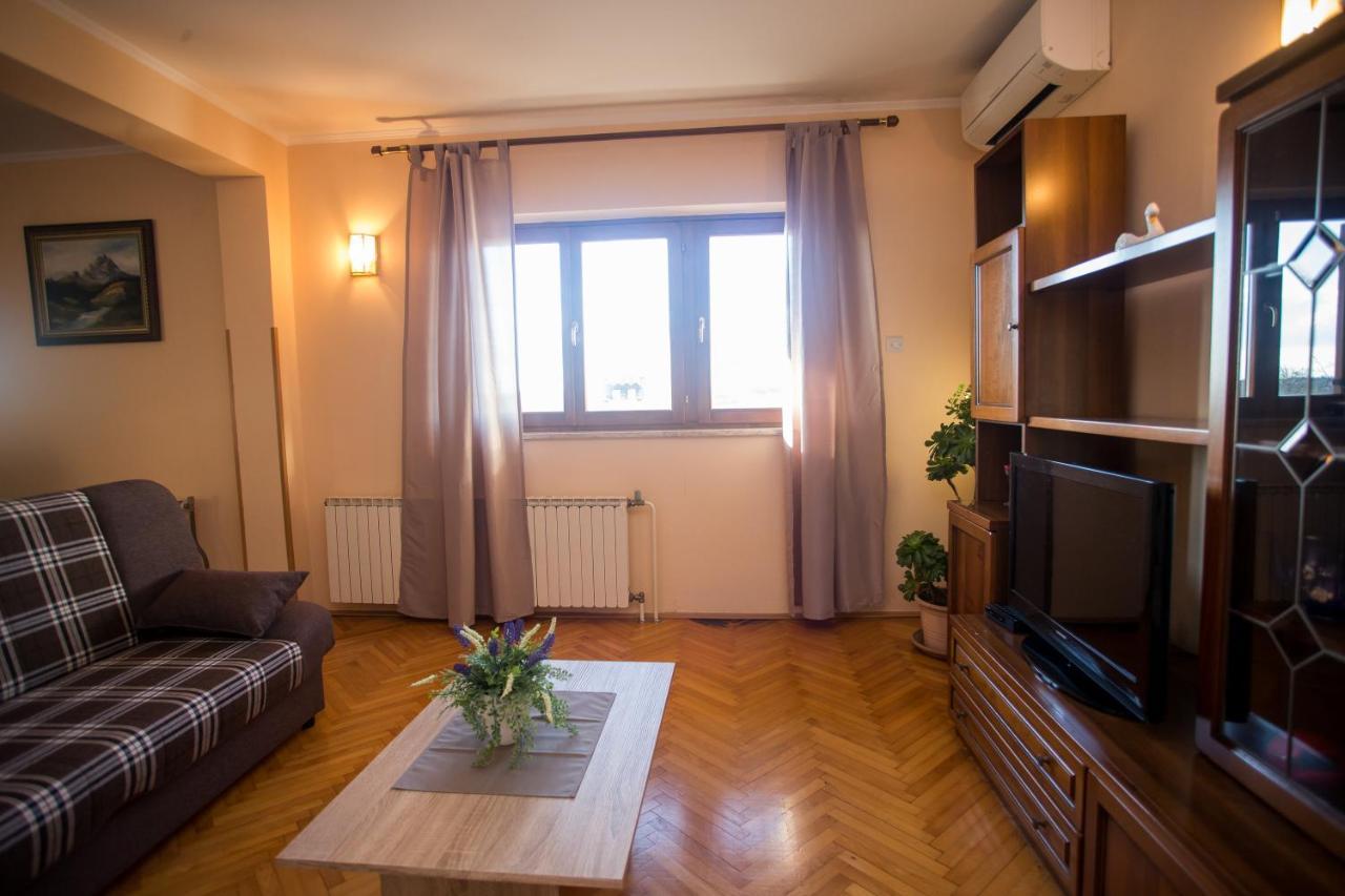 Apartman M&M Zminj ภายนอก รูปภาพ